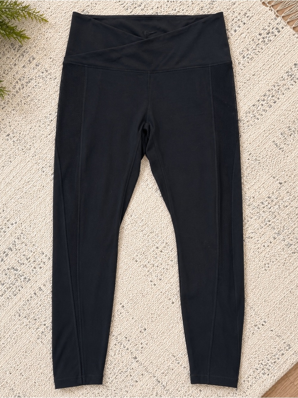 Nike One Dri-FIT Women’s Mid-Rise Crop Leggings Medium Black